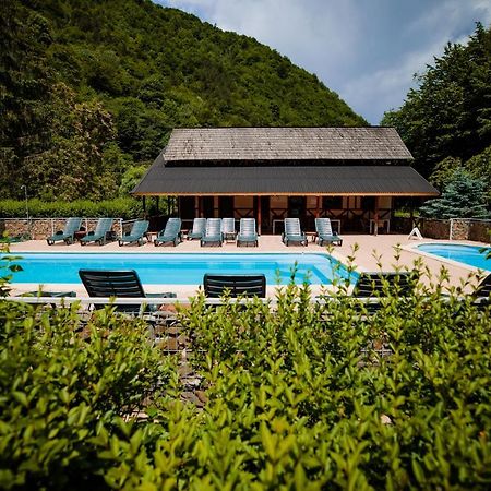 Fratii Jderi - Utopia Verde Brezoi Exterior foto